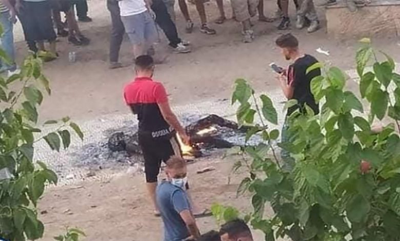 في غياب تام للدولة الجزائرية المواطنون يصدرون وينفذون حكما ميدانيا على شاب بالحرق حيا缩略图 في غياب تام للدولة الجزائرية المواطنون يصدرون وينفذون حكما ميدانيا على شاب بالحرق حيا缩略图