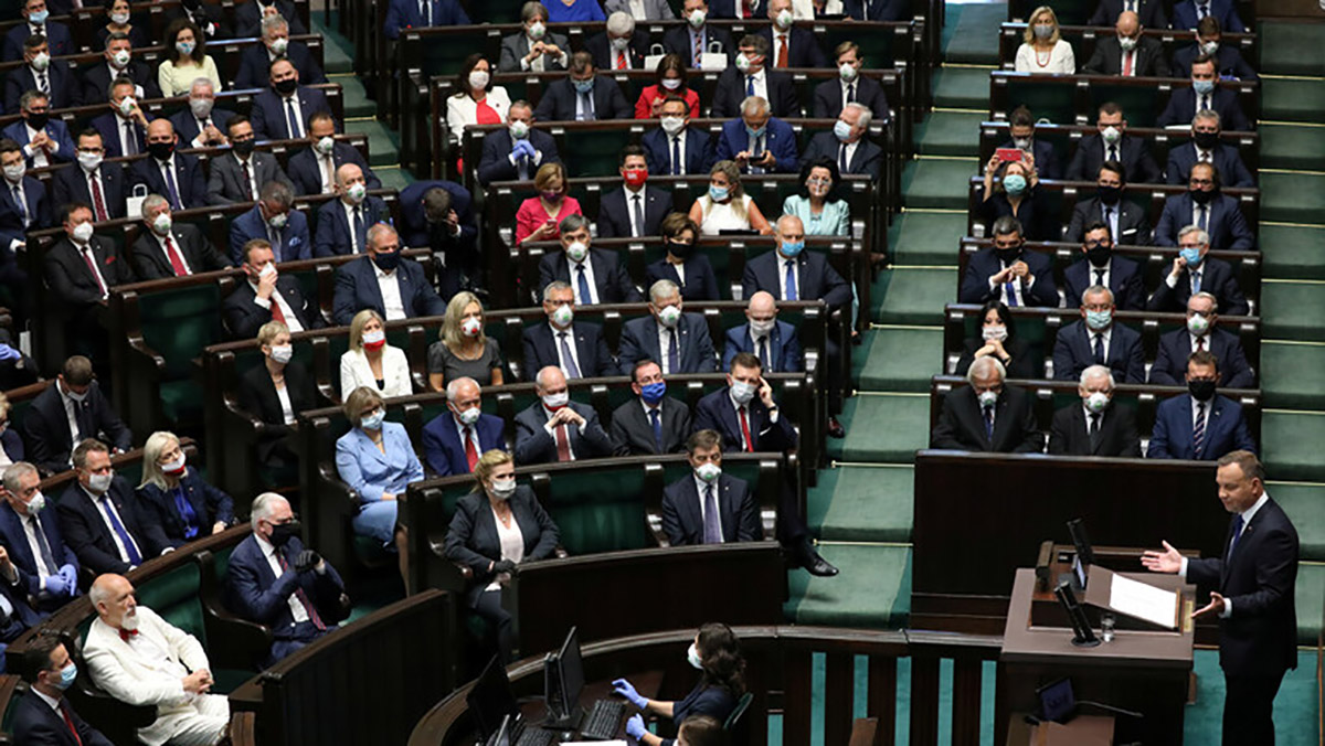 البرلمان البولندي يقر قانونا يمنع إعادة ممتلكات اليهود الذين قتلوا في الهولوكوست إلى ذويهم缩略图