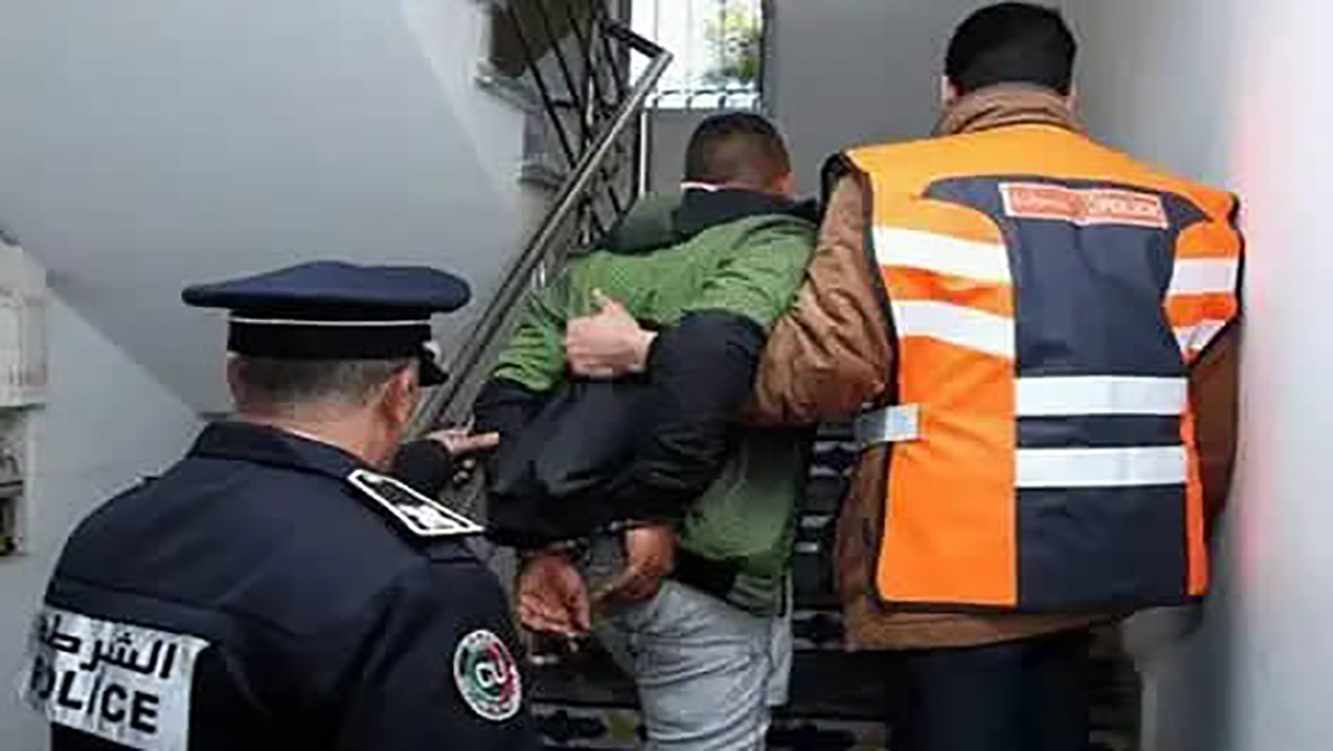 توقيف شاب من ذوي السوابق القضائية وموضوع عدة مذكرات ابحاث من اجل ترويج المخدرات الصلبة (الكوكايين)缩略图