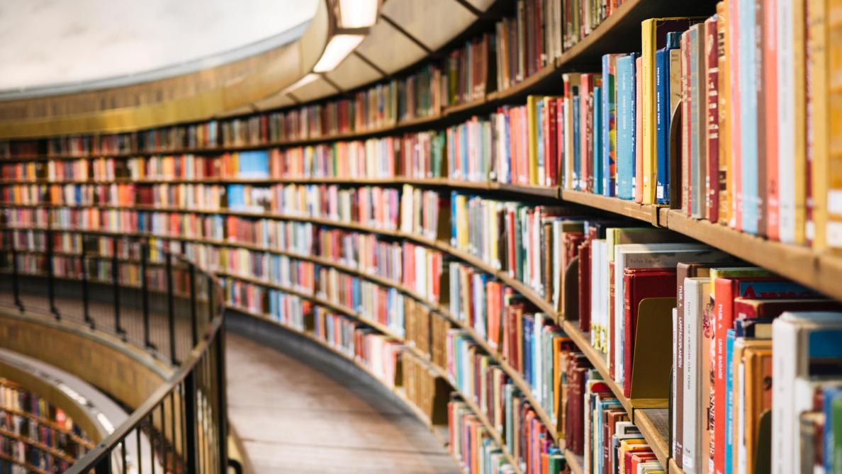 الى عشاق الكتاب والقراءة