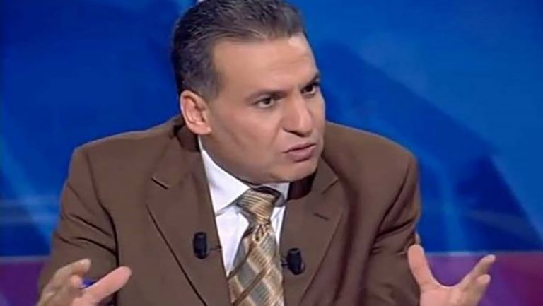 عبد الصمد بنشريف: شبكات التواصل الإجتماعي تجردك من إنسانيتك وتسرق وقتك وتبرمج عقلك