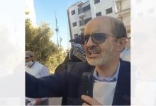 شباب من فاس يحاصرون الأزمي ويطالبونه بالرحيل缩略图