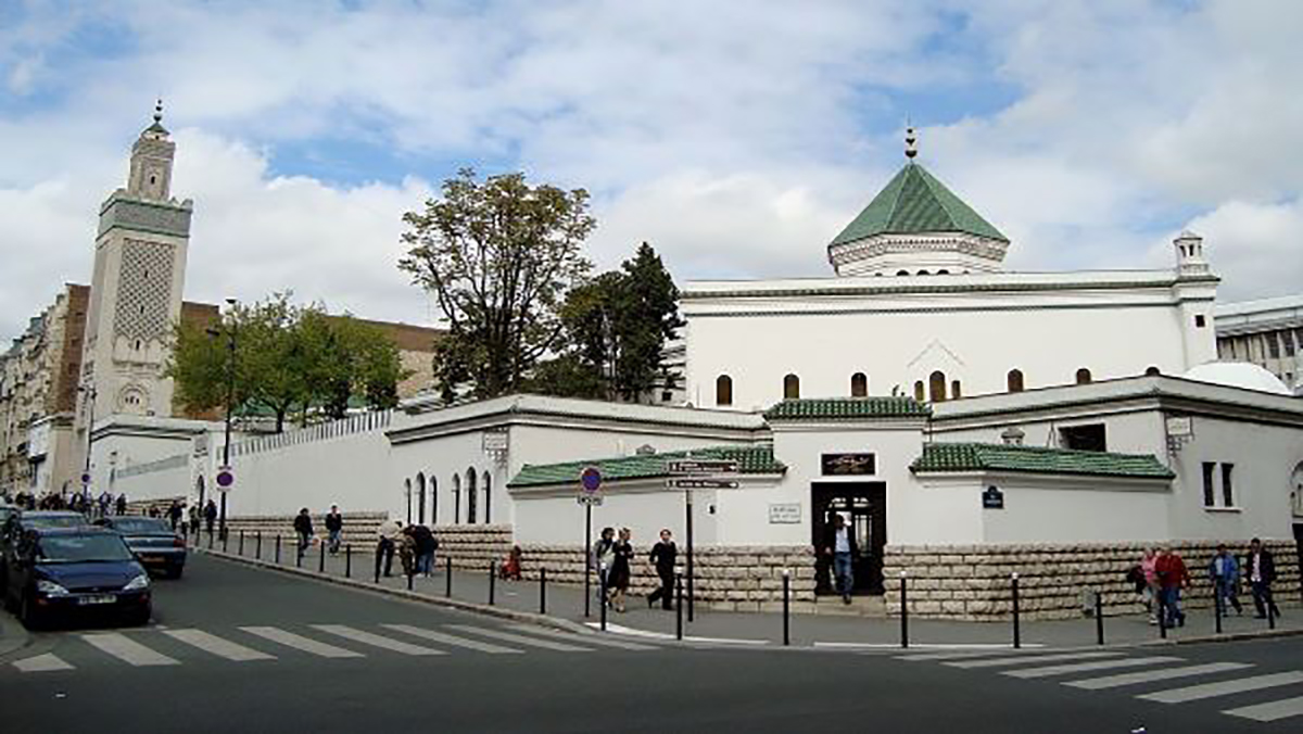 تعليمات “سريالية”.. الجزائر تصدر أزمتها المفتوحة مع المغرب إلى فرنسا عبر أئمتها缩略图