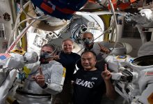 سياح الفضاء الأمريكيون الأربعة عادوا إلى الأرض缩略图 سياح الفضاء الأمريكيون الأربعة عادوا إلى الأرض缩略图