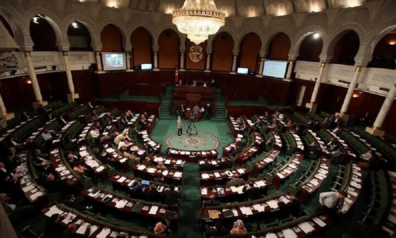 تونس على شفى الفوضى: البرلمان يعلن أنه في حالة انعقاد دائم ويحمل الرئيس مسؤولية إغلاقه缩略图 تونس على شفى الفوضى: البرلمان يعلن أنه في حالة انعقاد دائم ويحمل الرئيس مسؤولية إغلاقه缩略图