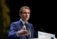 ما بين فرنسا والجزائر: ماكرون أول رئيس يحيي ذكرىمذبحة الجزائريين في باريس缩略图