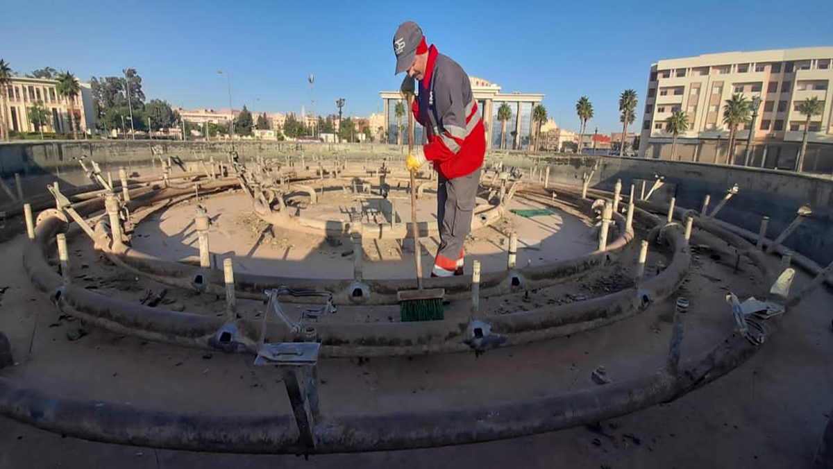 وجدة التي نريد بعدسة منير حموتي: بعد كشف الحالة المزرية لساحة 3 مارس، شركة SOS تستجيب وتنظفها缩略图