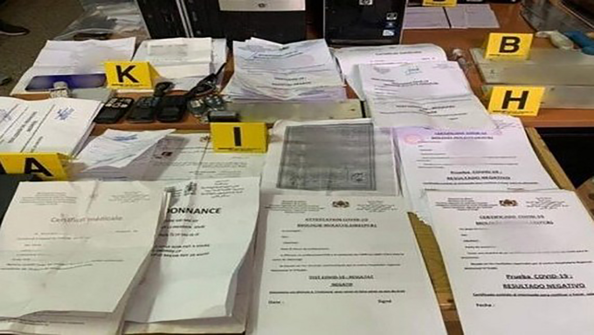 إدنة مزوري شواهد فحص كورونا من أطباء وممرضين و وسطاء بوجدة بالسجن النافذ缩略图