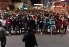 طلبة فاس يخرجون في مسيرة ليلية احتجاجا على شروط اجتياز مباراة التعليم缩略图