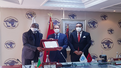 الداكي يتسلم درع المؤسسة الديبلوماسية في لقاء جمعه بالسفراء ورؤساء البعثات الأجنبية缩略图