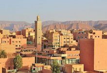 جماعة الرشيدية تخلق الاستثناء وتبيع مواقف السيارات في أول قرار لها缩略图