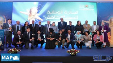 تتويج الفائزين بالجائزة الوطنية الكبرى للصحافة في دورتها التاسعة عشرة缩略图 تتويج الفائزين بالجائزة الوطنية الكبرى للصحافة في دورتها التاسعة عشرة缩略图