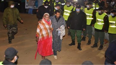 برعاية ملكية ..والدا وجدة الطفل ريان يعودان إلى منزلهما بعد أداء مناسك العمرة缩略图