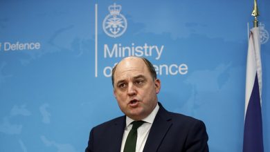 فضح أوراق بلاده ضد روسيا.. لندن تطالب يوتيوب بحذف حديث وزير دفاعها مع “مخادعين” روسيين缩略图