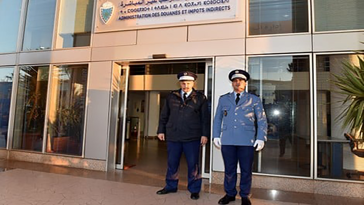 الجمارك تلزم المسافرين بالتصريح الإجباري بالاموال التي تفوق 100 الف درهم缩略图