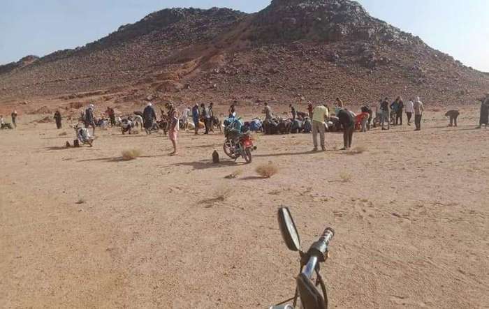 المئات يتوافدون على كلميمة بعد أنباء عن سقوط نيزك插图1