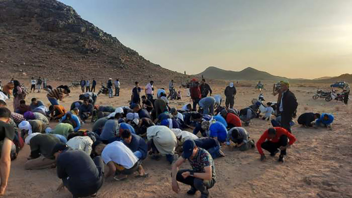 المئات يتوافدون على كلميمة بعد أنباء عن سقوط نيزك缩略图