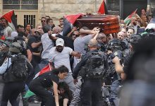 نتائج التحقيق… لماذا ضربت الشرطة الإسرائيلية مشيعي جنازة أبو عاقلة بالهراوات؟缩略图