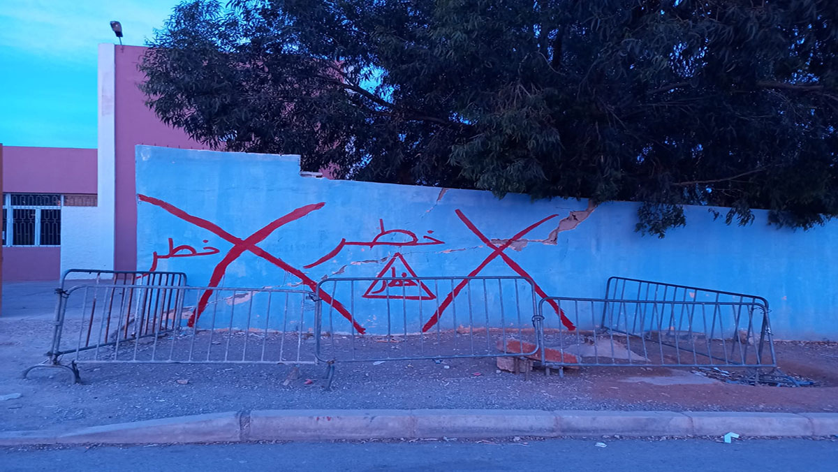 سور على وشك الانهيار باعدادية علال الفاسي1 بزايو … يهدد حياة المارة والمسؤولين خارج التغطية缩略图