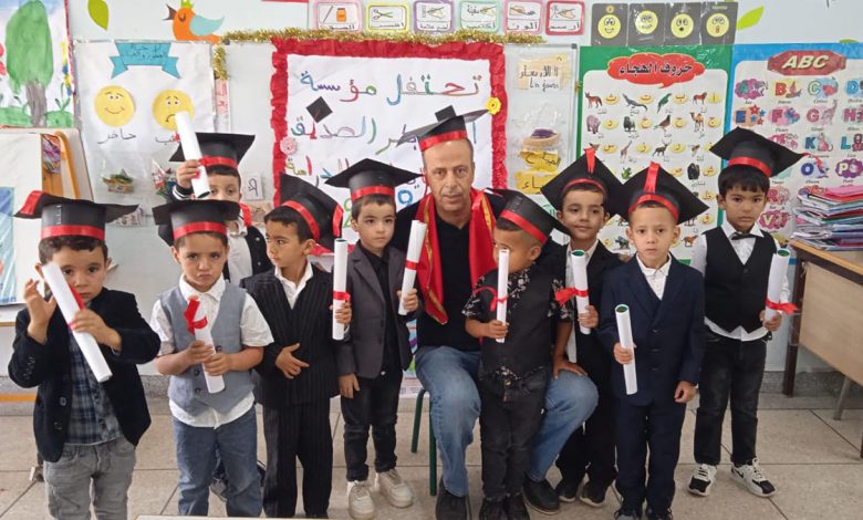 تلاميذ بزي خريجي الجامعات والمعاهد… وأشياء أخرى缩略图 تلاميذ بزي خريجي الجامعات والمعاهد… وأشياء أخرى缩略图
