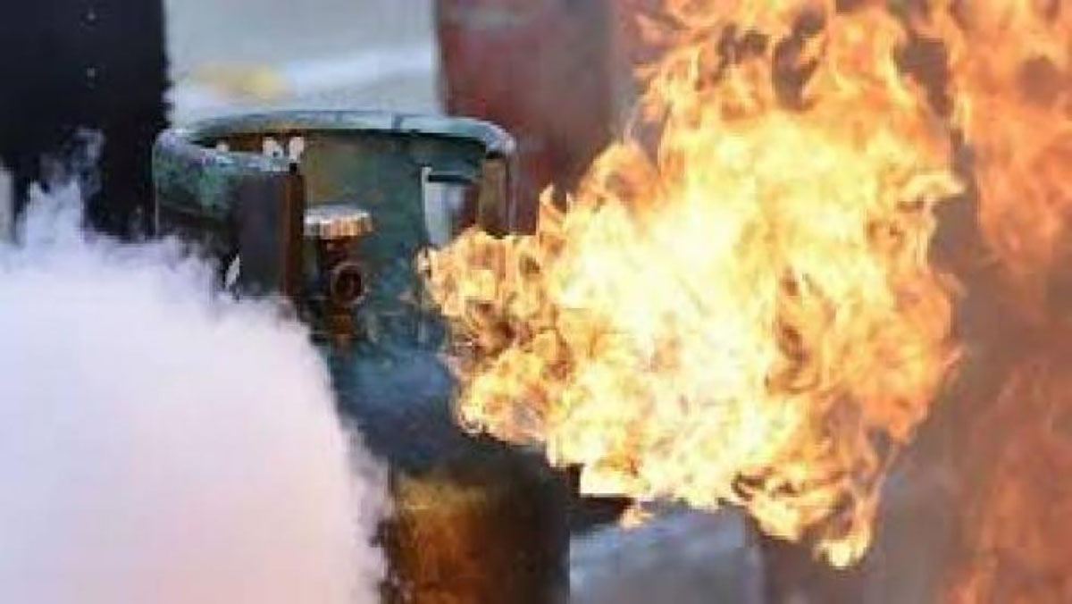 عاجل من الداخلة : وفاة شرطي وصديقه خنقا داخل منزل بحي المسيرة缩略图