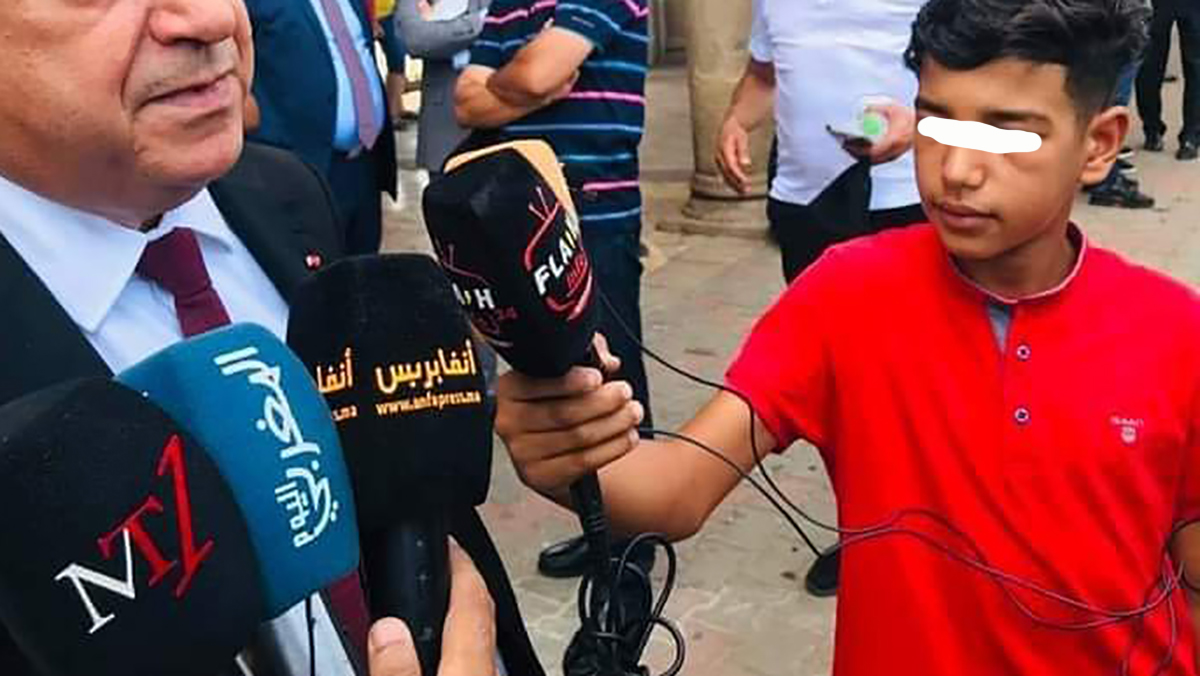 بيان حقيقة من “فلاش أنفو 24” حول صورة متداولة لطفل يحمل ميكروفونها缩略图