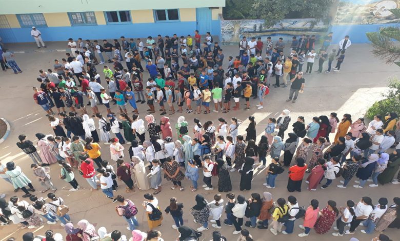 مسك النقاط .. آباء وأولياء التلاميذ يرفضون جعل أبنائهم “رهائن” في احتجاج الأساتذة缩略图 مسك النقاط .. آباء وأولياء التلاميذ يرفضون جعل أبنائهم “رهائن” في احتجاج الأساتذة缩略图