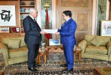 حملها وزير العدل الجزائري وتسلمها بوريطة: الملك يتلقى دعوة للمشاركة في القمة العربية缩略图 حملها وزير العدل الجزائري وتسلمها بوريطة: الملك يتلقى دعوة للمشاركة في القمة العربية缩略图