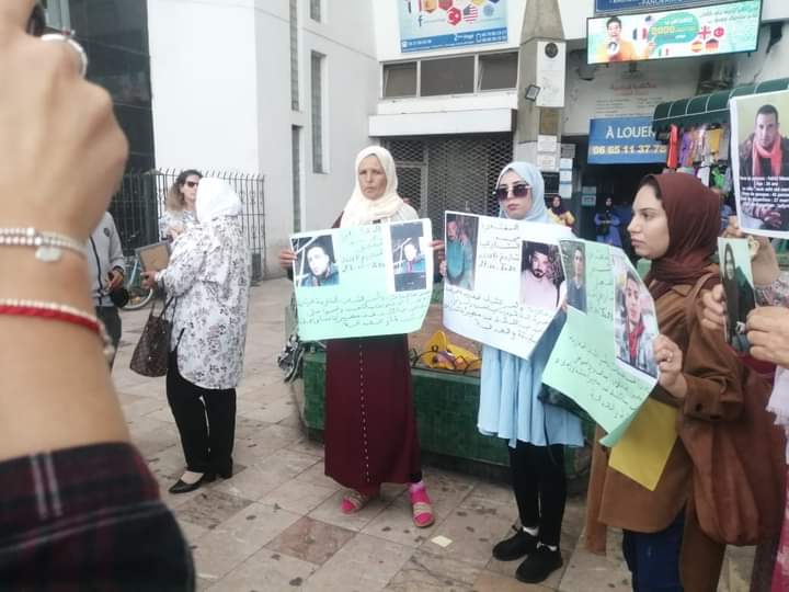 وقفة احتجاجية للجنة المتابعة لملف الشباب المغاربة المرشحين للهجرة المفقودين، وملحقة الوزارة تستقبل وفدا عنها.缩略图