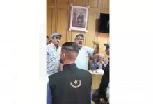 سائقو الطاكسيات “والله ما مفاكين معاكم” الكلام موجه لاعضاء مجلس جماعة وجدة – فيديو-缩略图