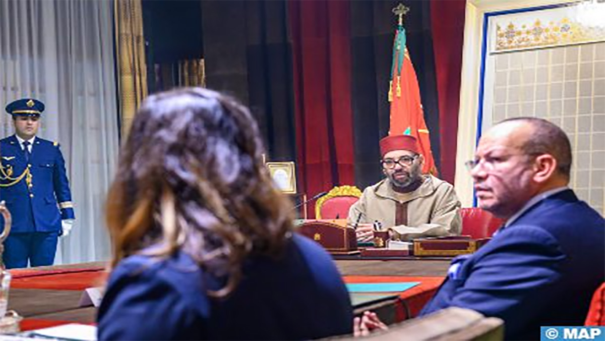 الملك يترأس جلسة عمل لتطوير الطاقات المتجددة ويأمر ببلورة “عرض المغرب” عملي وتحفيزي缩略图