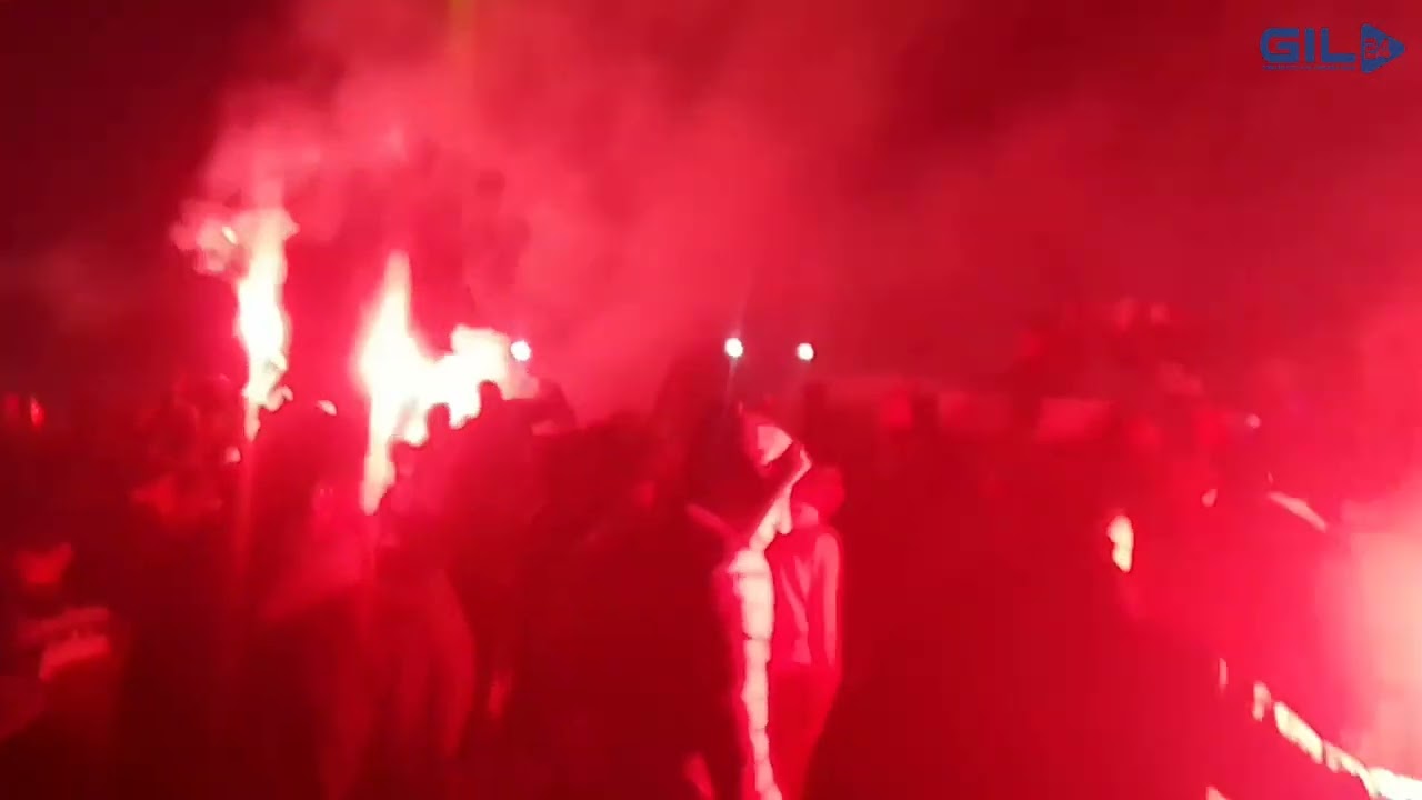 GIL24-TV هكذا إستقبل الجمهور الوجدي فريقه لمباراة خريبكة .缩略图