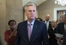 من هو الجمهوري كيفن مكارثي الذي اصبح رئيسا لمجلس النواب الأمريكي بعد 15 جولة تصويت缩略图