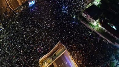 عشرات الآلاف يتظاهرون في تل أبيب والبلاد ضد انقلاب الحكومة على السلطة القضائية缩略图