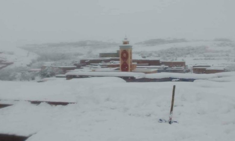 بأمر من صاحب الجلالة الملك محمدالسادس إنطلاق عملية مساعدة عاجلة لفائدة السكان المتضررين من موجة البرد الحالية والتساقطات الثلجية缩略图 بأمر من صاحب الجلالة الملك محمدالسادس إنطلاق عملية مساعدة عاجلة لفائدة السكان المتضررين من موجة البرد الحالية والتساقطات الثلجية缩略图