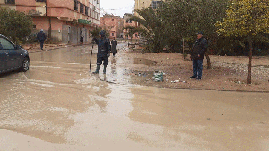 جماعة الرشيدية تطلق النار على مكتب الماء بسبب اختلالات قنوات تطهير السائل!插图