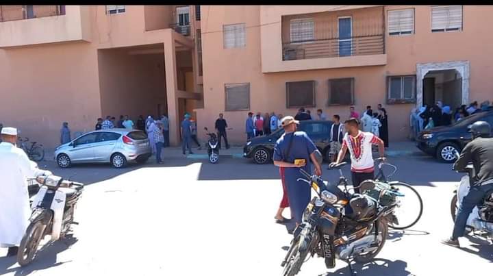 مراكش: بسبب مخالفات التعمير، شرطي يطلق النار على عون سلطة وفرد من القوات المساعدة.缩略图 مراكش: بسبب مخالفات التعمير، شرطي يطلق النار على عون سلطة وفرد من القوات المساعدة.缩略图