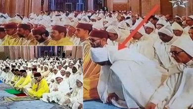 اخنوش يصلي بطريقة غريبة، والتفسير ما بين بايتاس ومواقع التواصل الاجتماعي缩略图