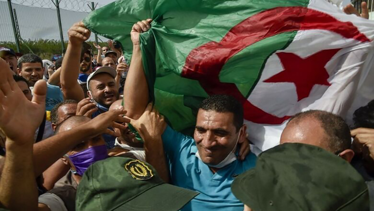 وضع المعارض والناشط السياسي الجزائري كريم طابو تحت الحراسة النظرية缩略图