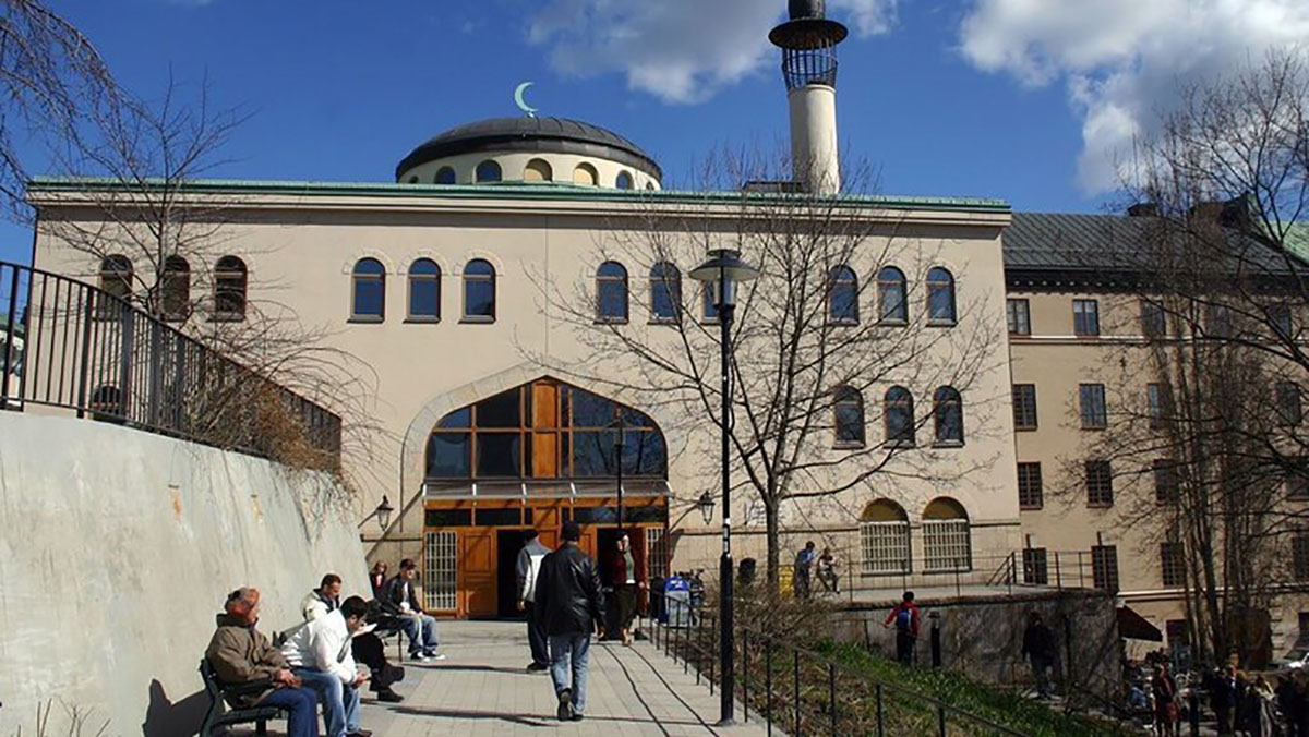 في أول أيام عيد الأضحى.. الشرطة السويدية تصرح إحراق المصحف أمام مسجد ستوكهولم الرئيسي缩略图