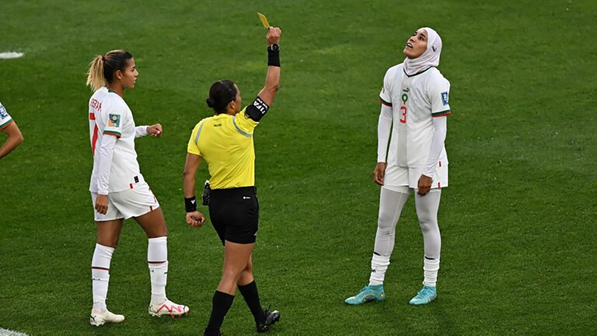 رئيس الـ”فيفا” يعلق على ارتداء المغربية بنزينة الحجاب في كأس العالم缩略图