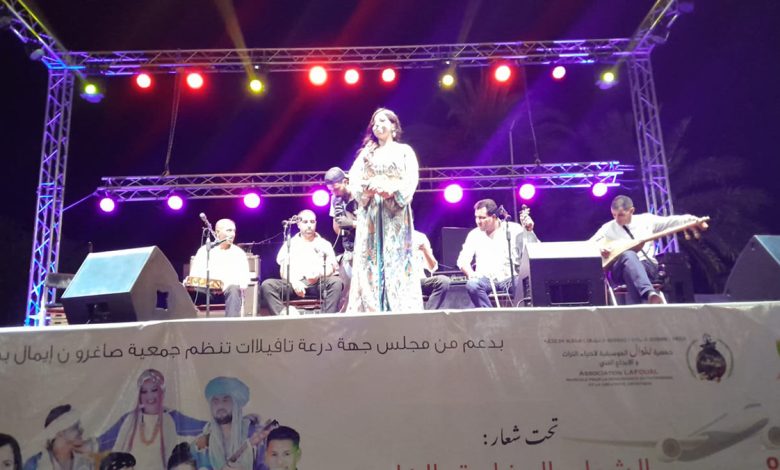 الفنانة سعيدة تيتريت تلهب حماس الجمهور التنغيري缩略图 الفنانة سعيدة تيتريت تلهب حماس الجمهور التنغيري缩略图