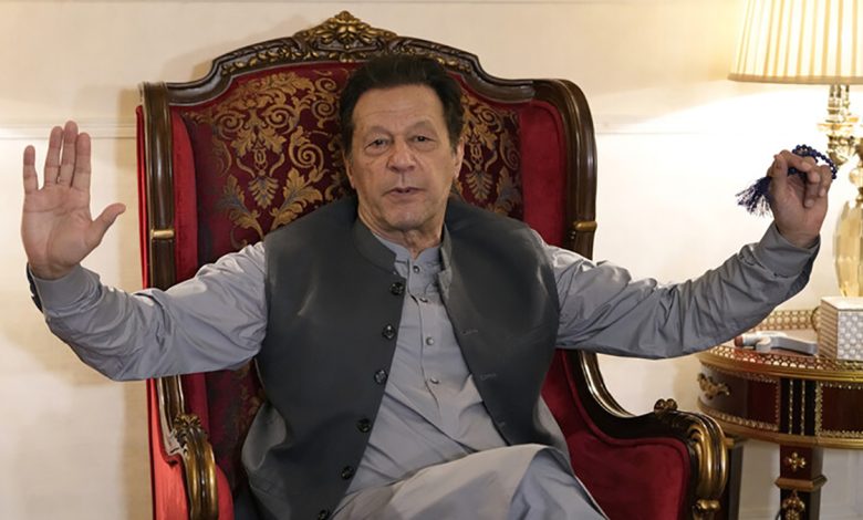 باكستان.. الحكم على عمران خان بالسجن 3 سنوات بتهمة فساد缩略图 باكستان.. الحكم على عمران خان بالسجن 3 سنوات بتهمة فساد缩略图