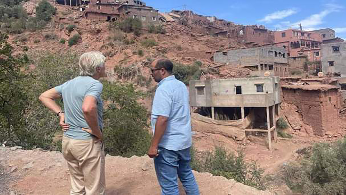 الملياردير البريطاني ريتشارد برانسون يحل بالحوز ويقدم المساعدة للمتضررين من الزلزال缩略图