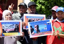 الرباط: متظاهرون ينددون بجريمة قتل شابين مغربيين في السعيدية缩略图