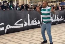 محبو المولودية الوجدية لكرة القدم يحتجون على الوضع المتردي الذي يعرفه الفريق +فيديو缩略图