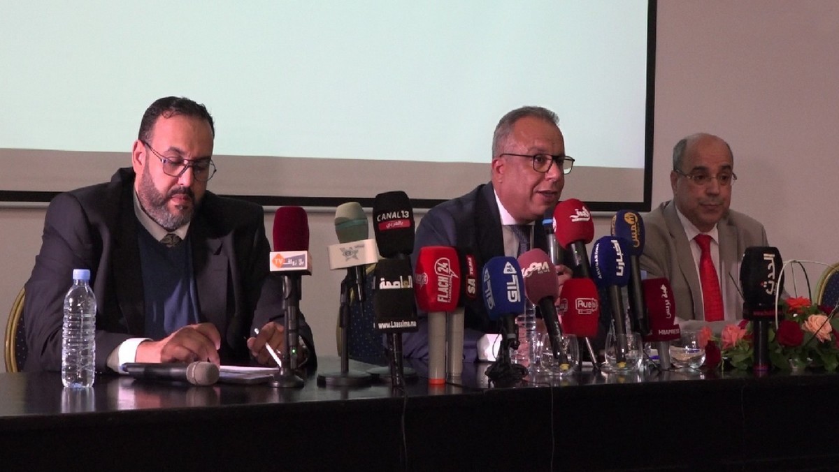 المعارضان الجزائريان أنور مالك ووليد كبير يقصفان النظام الجزائري  بندوة من مدينة وجدة + فيديو缩略图