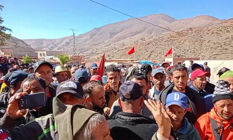 احتجاج أمام قيادة اسيف المال.. “المنتخبين والبرلمانيين ماسول فينا حد”缩略图