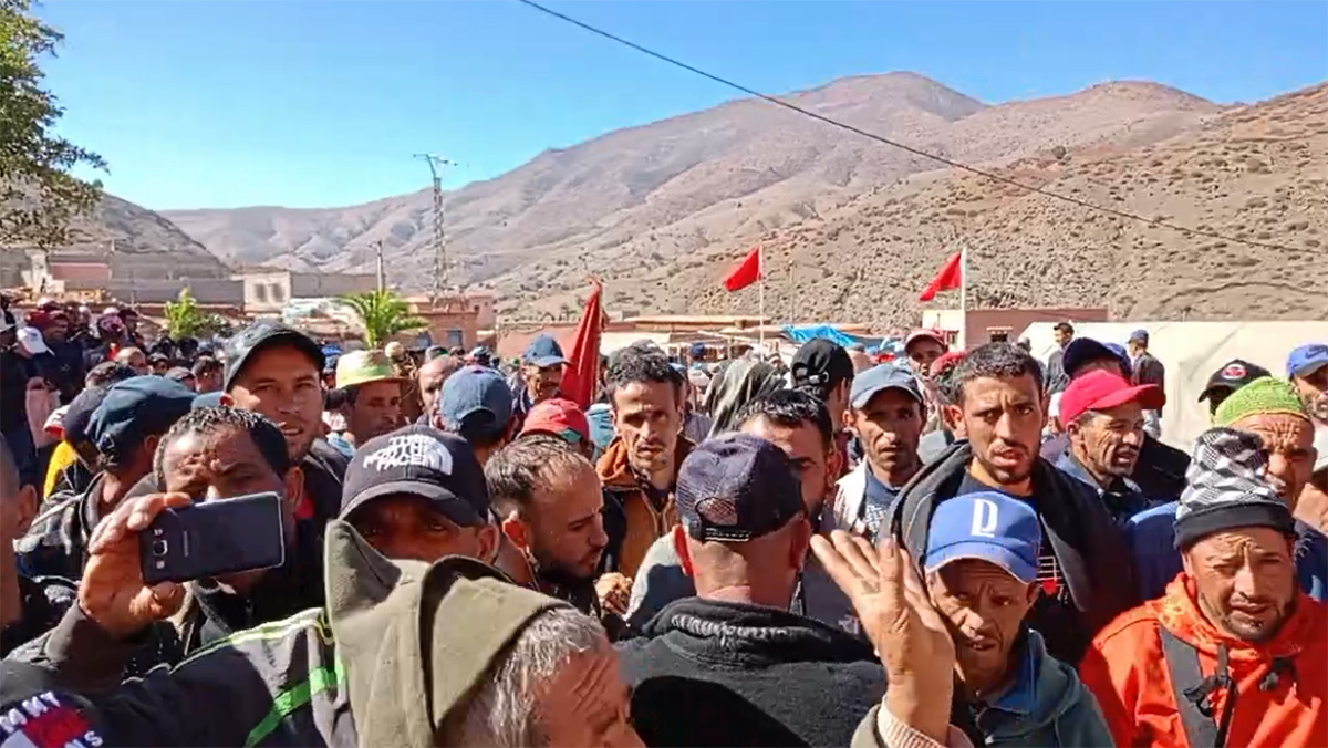 احتجاج أمام قيادة اسيف المال.. “المنتخبين والبرلمانيين ماسول فينا حد”缩略图