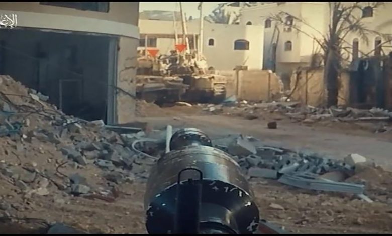 لماذا لم تلاحظوا جنودا على الأرض وكل من إستهدفتهم كتائب القسام كانوا داخل الدبابات缩略图